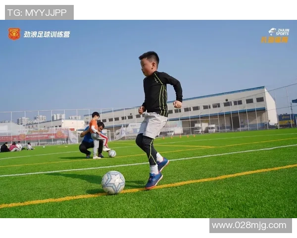 足球小子青少年足球训练营助力孩子们健康成长与团队精神培养